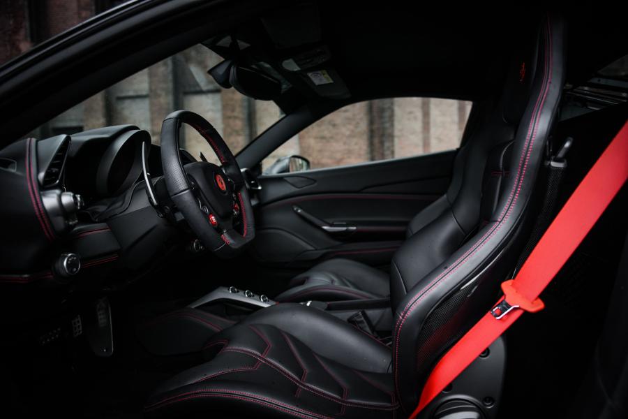 Интерьер Ferrari 488 GTB by Edo Competition 2015 года  (фото 2 из 25)